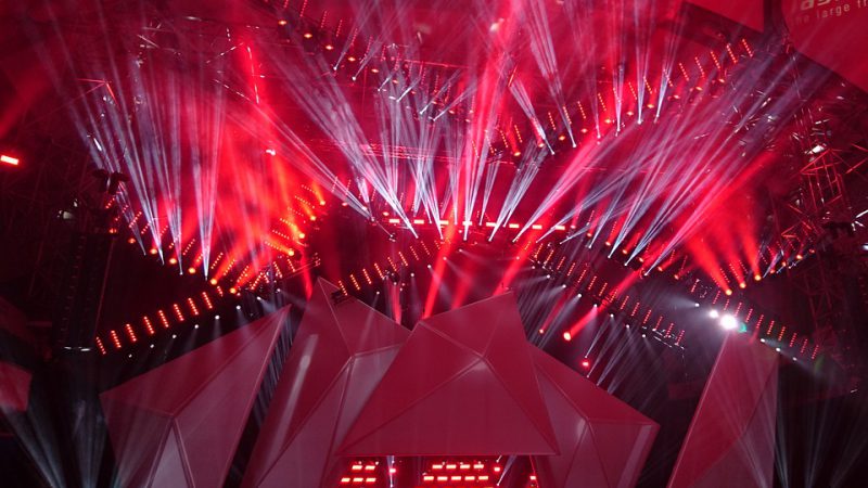 Plenerowe pokazy laserowe przygotowane przez firmę RVoice